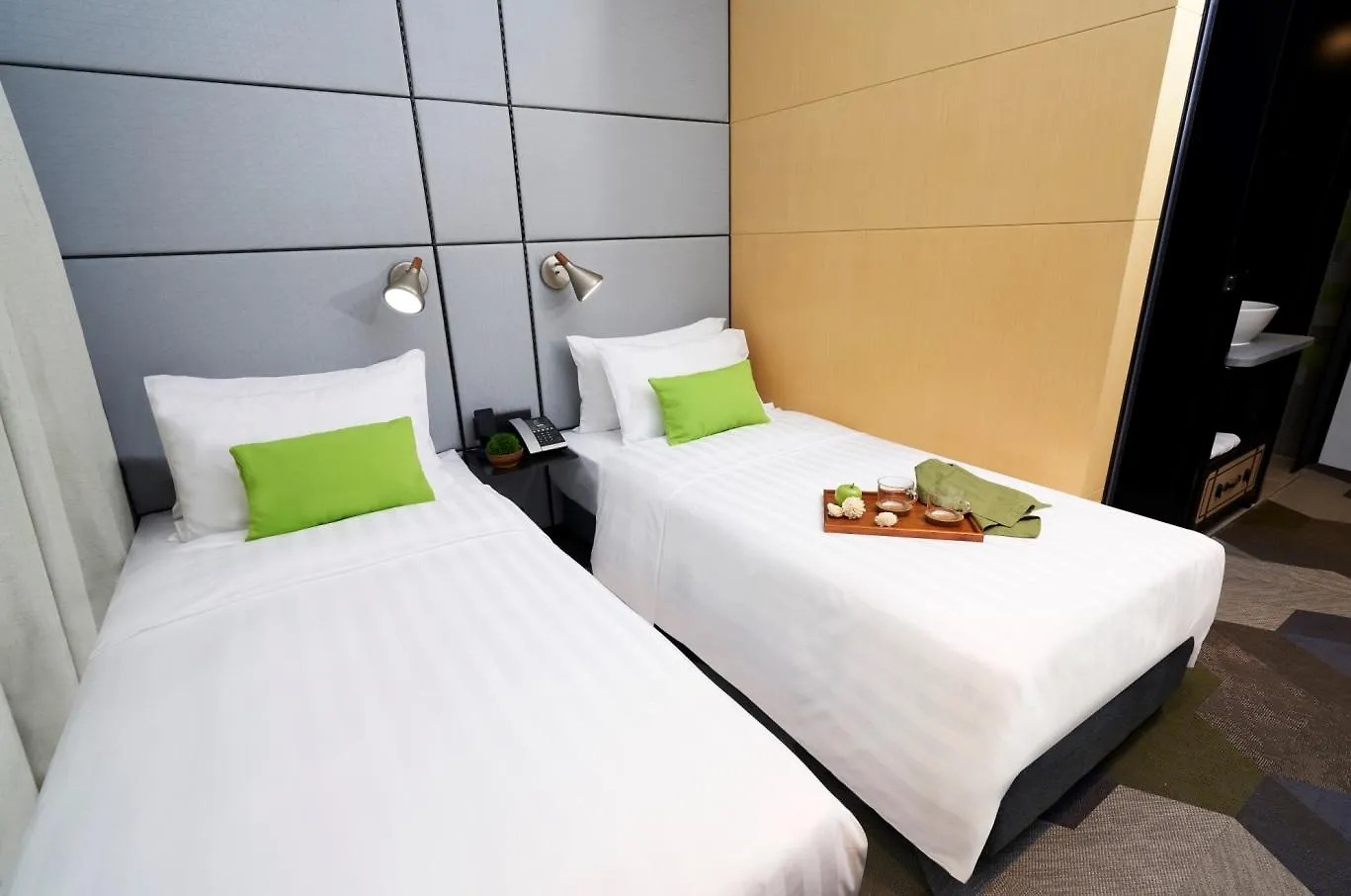 Hotel Ease Access Tsuen Wan Hong Kong 4*,